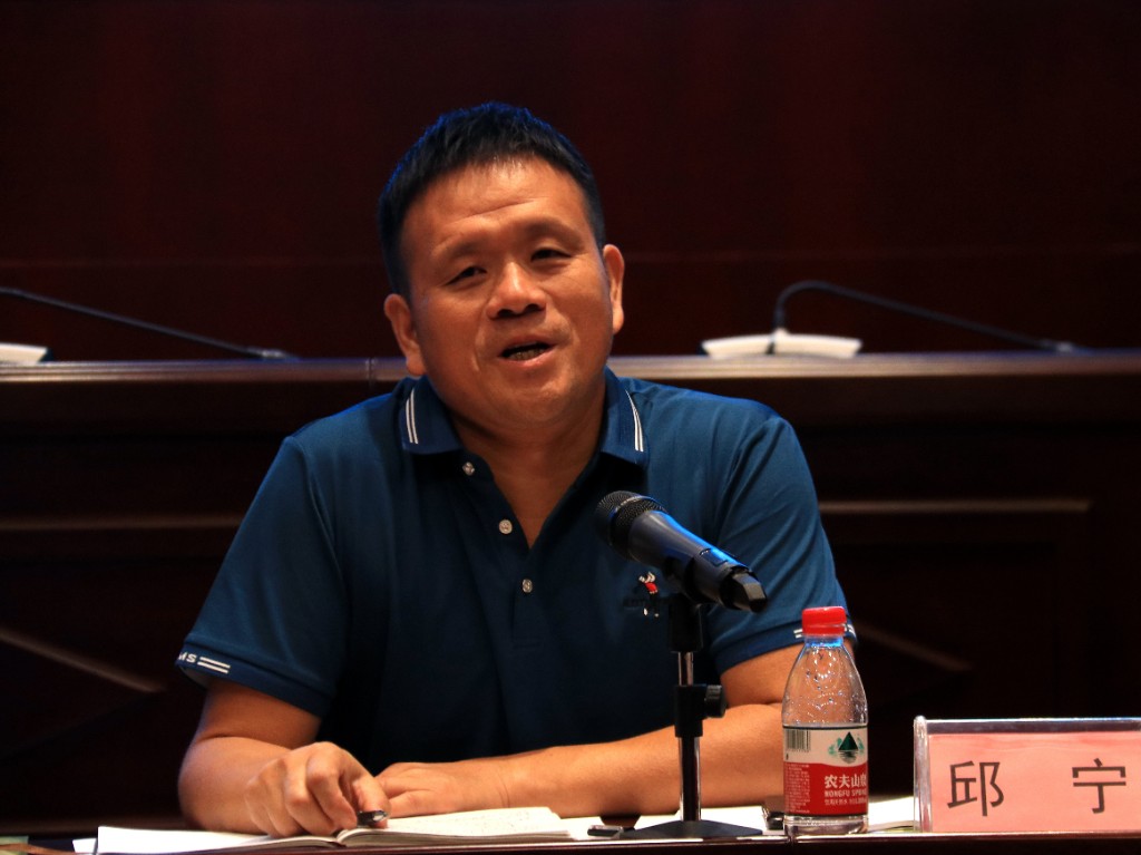 邱宁传达了国省市有关优化营商环境文件精神，对市人防办进一步优化营商