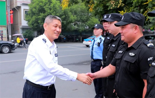 全市公安机关“双节”护航不停歇 平安守护满雁城