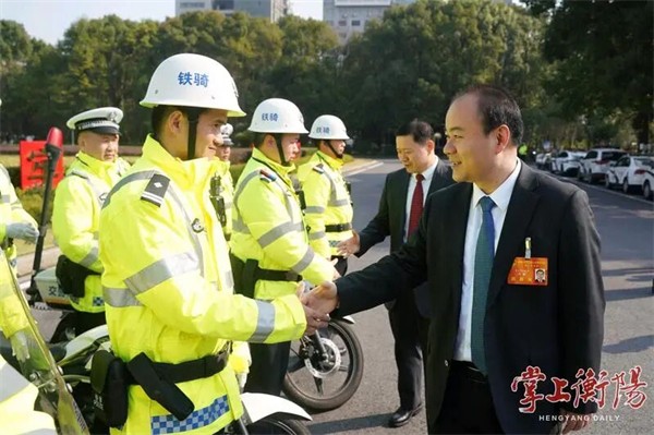 朱健看望慰问在市两会安保工作一线执勤的公安民辅警 刘中杰一同看望