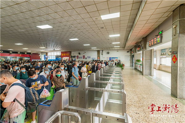 客车抛锚致26名乘客滞留,衡阳交通运输部门及时救助 - 行讯宝