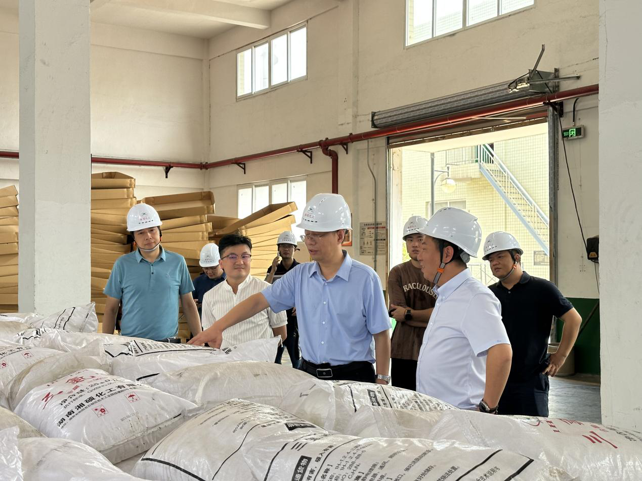 大兴调查研究┃邹锟赴松木经开区调研 “三送三解三优”行动企业反映问题办理、工业经济运行等工作