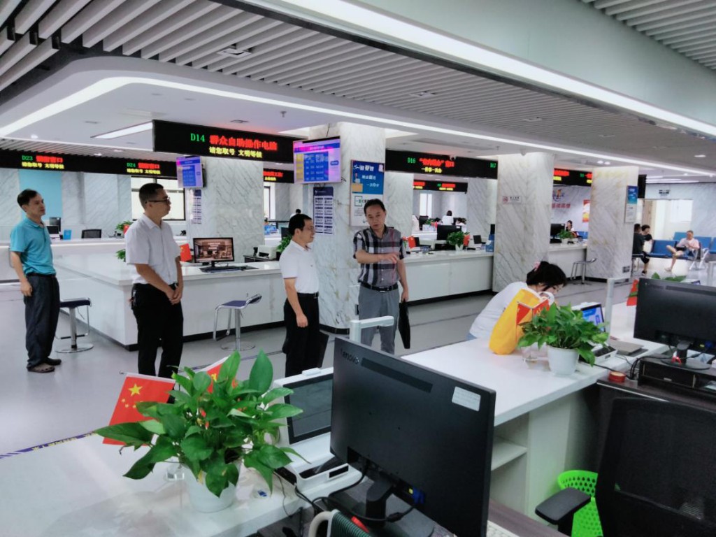 衡阳市纪委监委驻人社局纪检监察组组长刘桂林一行到市住房公积金管理中心耒阳管理部走访调研