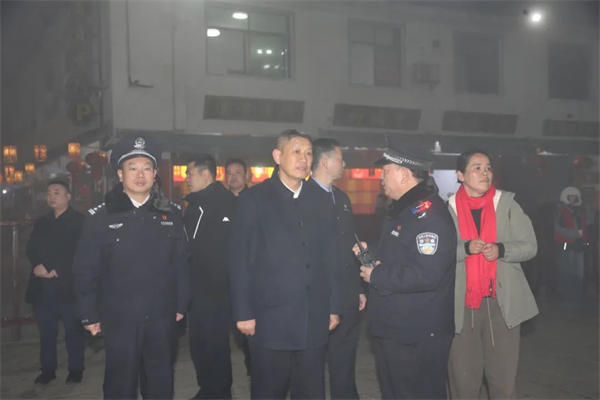 衡阳公安全力守护南岳龙年大年初一群众祈福活动5