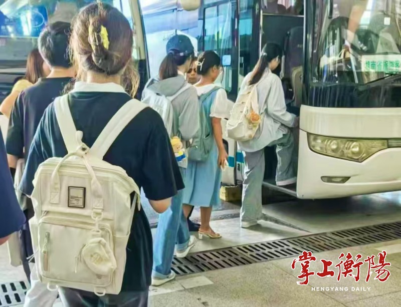 衡阳中心汽车站迎来暑运客流返程高峰