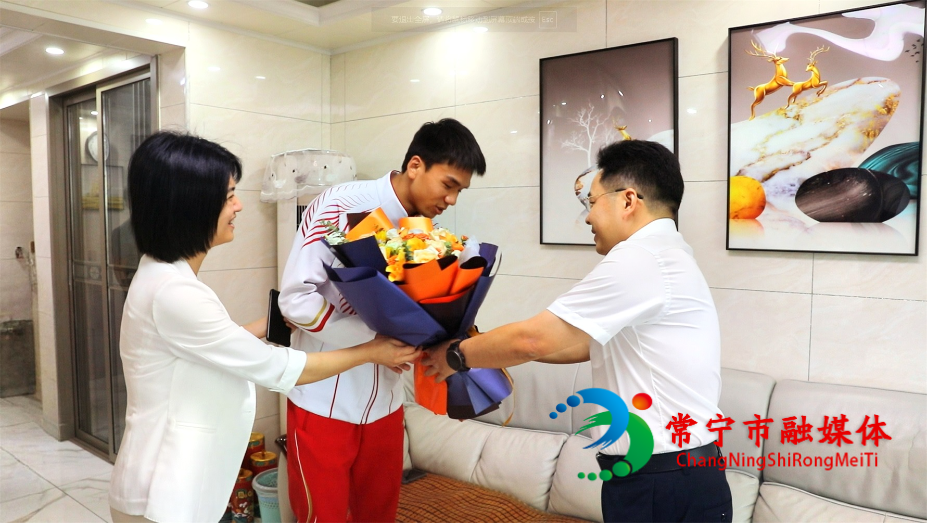 [常宁市] 一跃摘银 载誉而归 罗卫华看望慰问巴黎残奥会亚军陈世昌