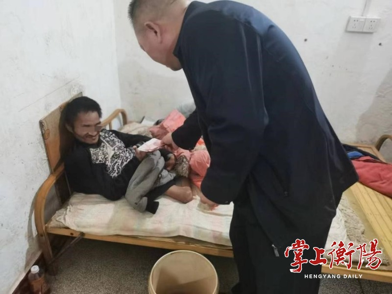 市救助站伸援手，一长期流浪乞讨人员返乡