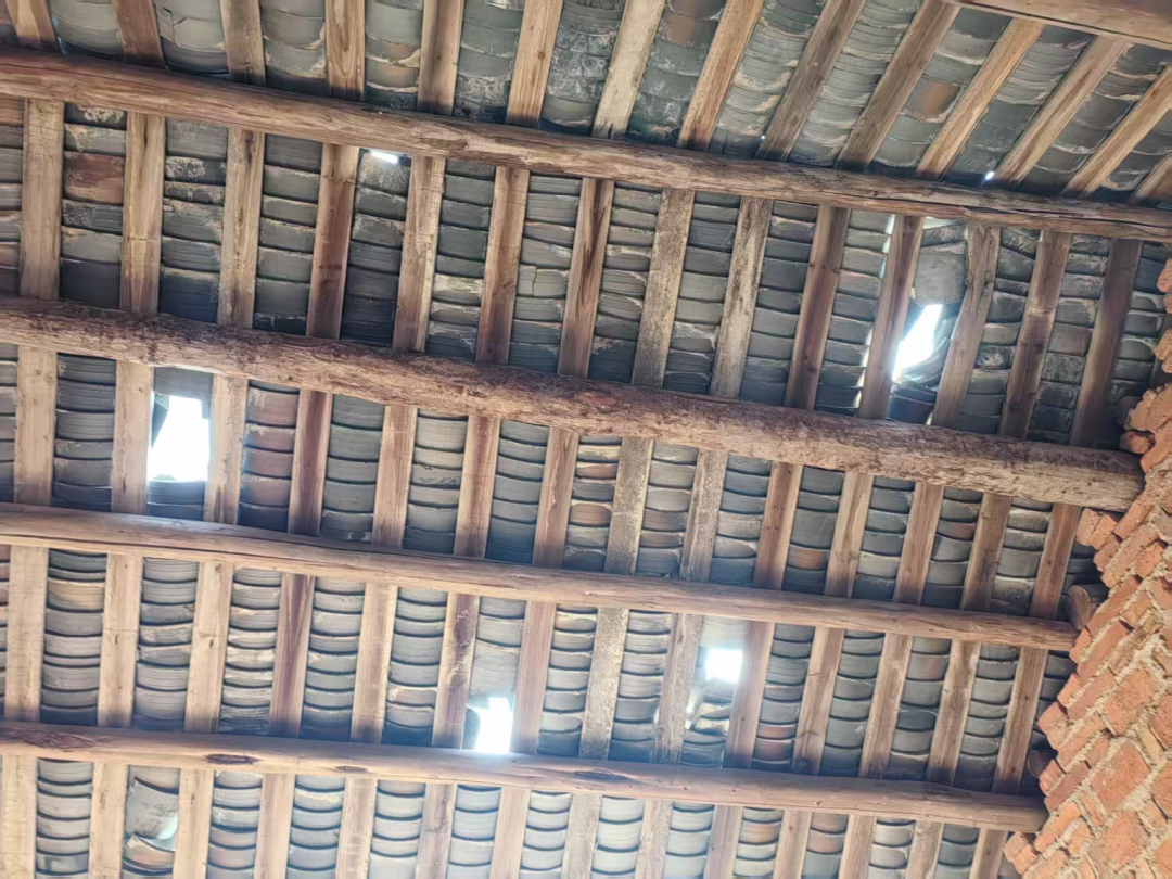 石鼓区住建局深入推进危房改造工作 变“漏”室为“馨”房