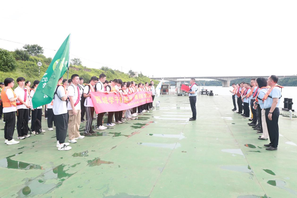 衡阳“学子”来巡河 青春聚力护清波