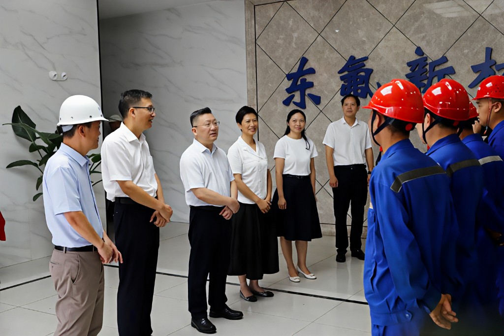 陈澎赴松木经开区看望慰问高温作业一线劳动者