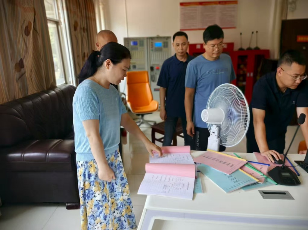 市民政局“四不两直”调研督导养老领域专项整治工作