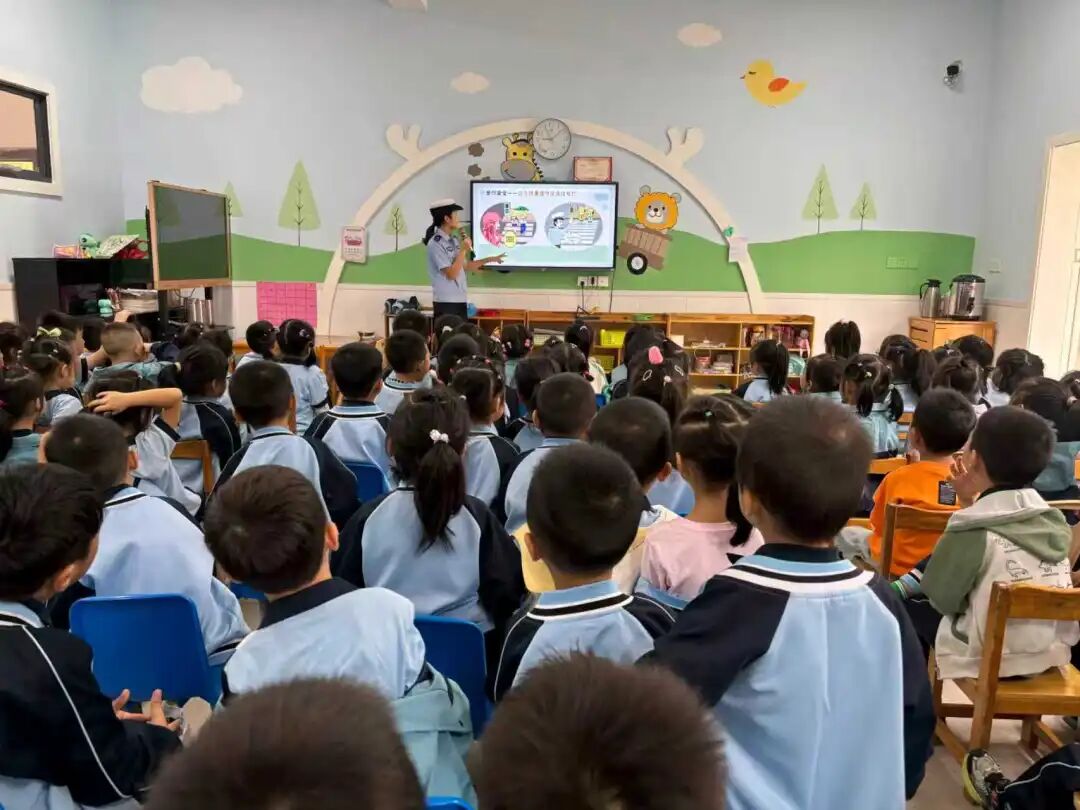 雁峰交警丨小手拉大手，安...