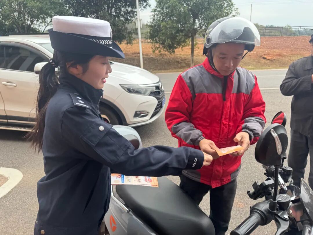 蒸湘大队丨“一盔一带”护...