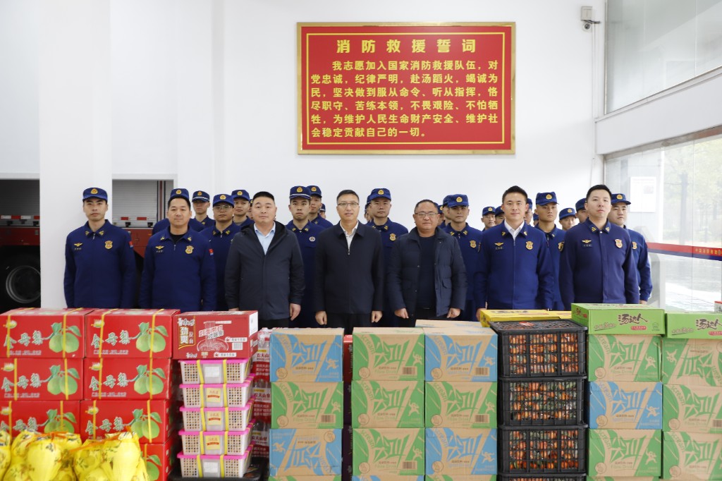 黄含茂走访慰问消防救援人员