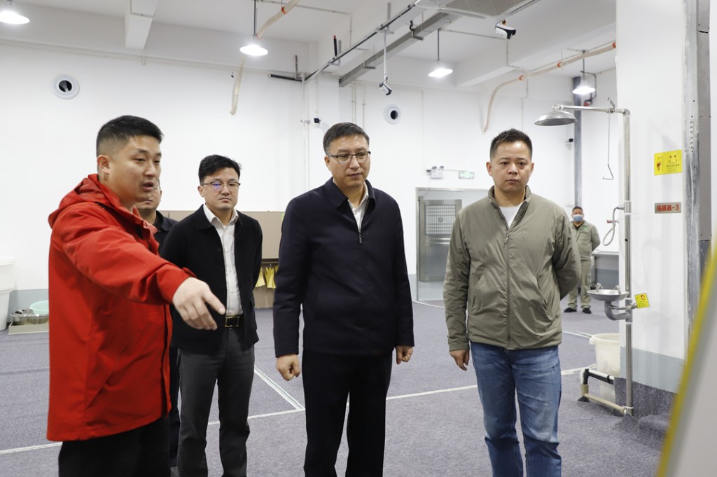 松木经开区：现场办公解难题 力推项目建设“加速跑”