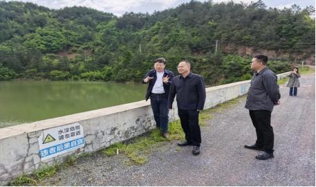 市统计局赴上福冲水库配合防汛抗旱工作