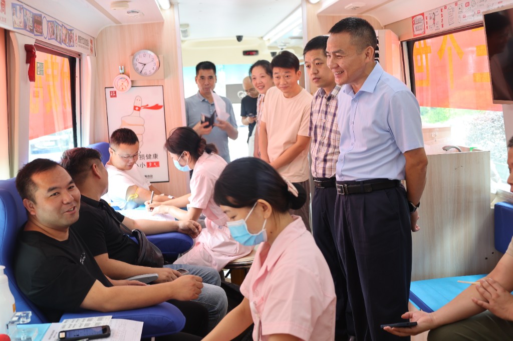 衡阳市民政局组织参加无偿献血活动