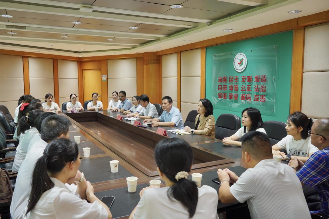 衡阳市21名教师启程赴疆支教