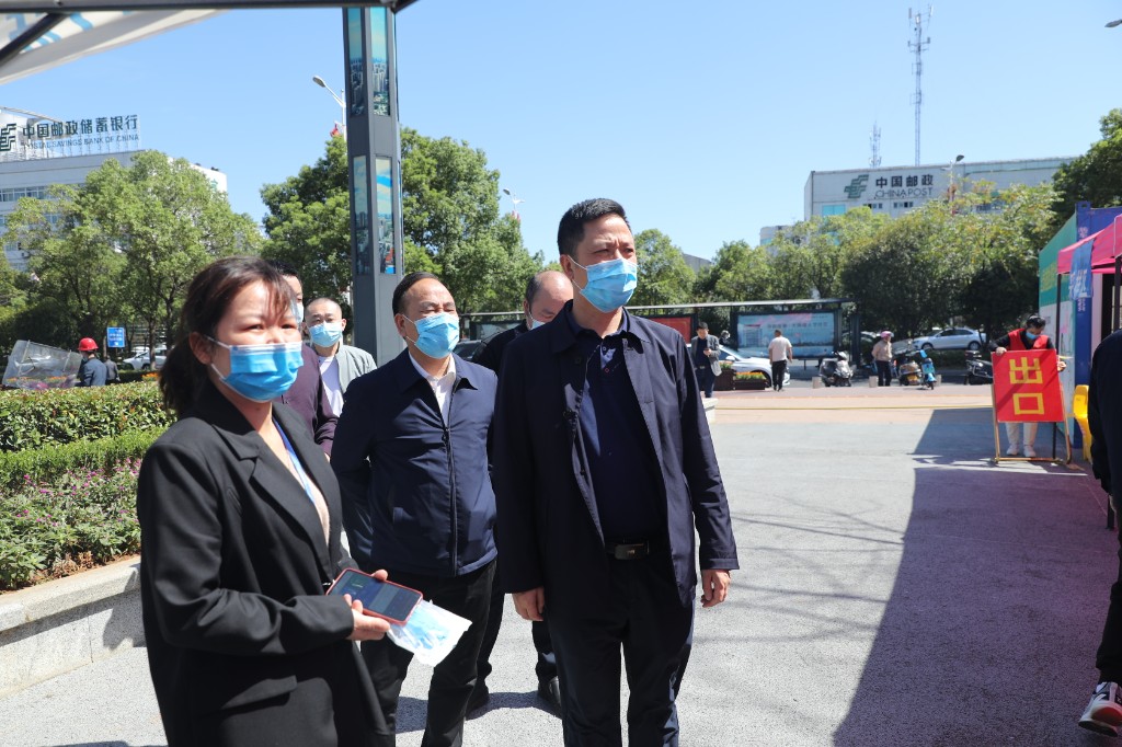 衡阳市人民政府门户网站-胡小刚暗访督查疫情防控工作