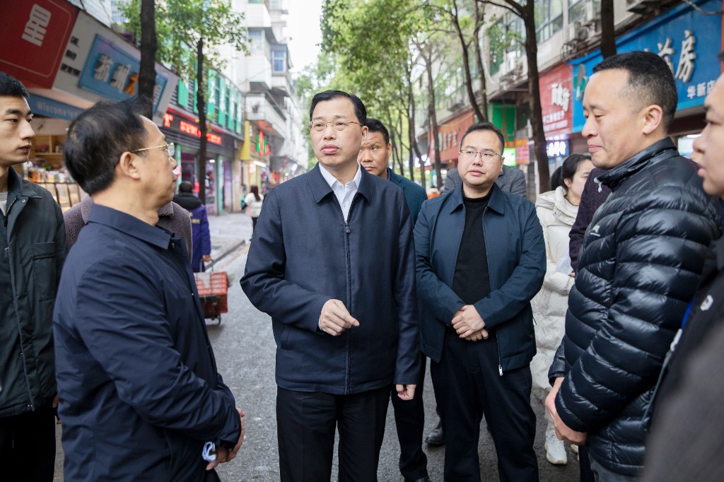 衡阳市人民政府门户网站-秦振衡督导调研创文巩卫工作时强调:集中力量补齐短板弱项
