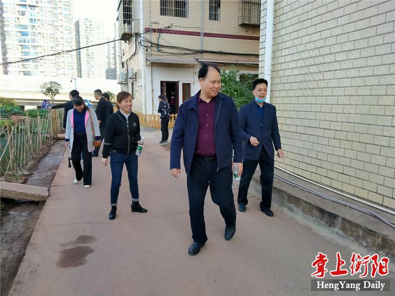 村人口哪能查_在哪能查身份证照片(2)