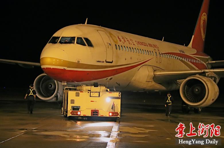 元旦小长假,机场火车站迎来大客流